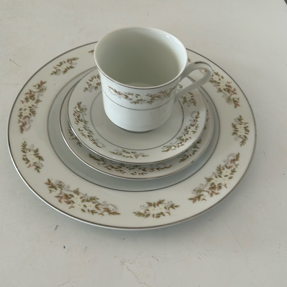 Vintage International Silver Co 326 SPRINGTIME place setting.